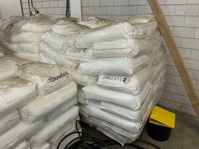 Partij ldpe, lldpe en lucobit granulaatkorrels - afbeelding 9 van  10