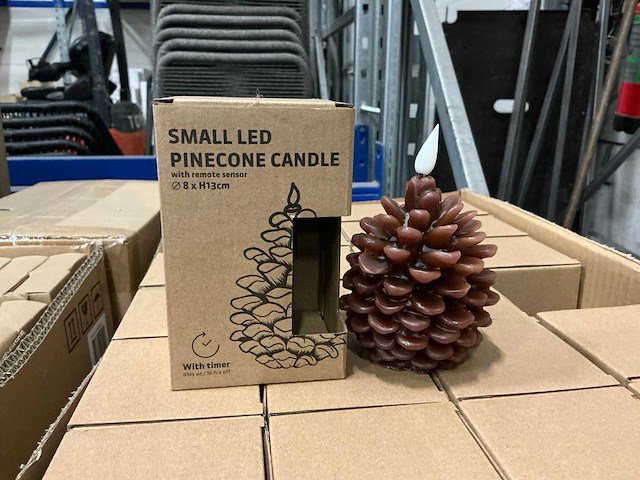 Partij led candle pine cone brown d8/h13cm (144x) - afbeelding 1 van  5