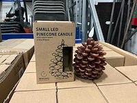 Partij led candle pine cone brown d8/h13cm (144x) - afbeelding 1 van  5