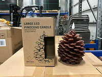Partij led candle pine cone d10.5/h16cm brown (144x) - afbeelding 1 van  4