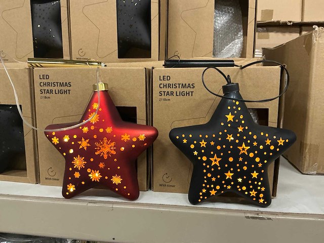 Partij led christmas star light d18cm black&red (37x) - afbeelding 1 van  5