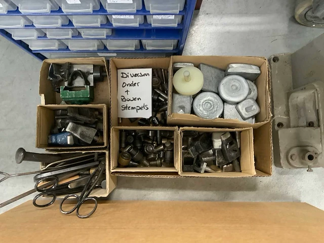 Partij leder holpijpen en vormstansen - afbeelding 2 van  3