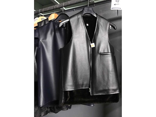 Partij lederen en kunstlederen jassen - afbeelding 2 van  10