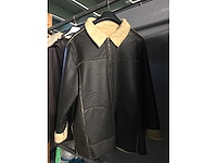 Partij lederen en kunstlederen jassen - afbeelding 3 van  10