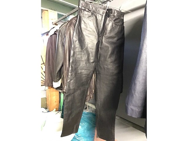 Partij lederen en kunstlederen jassen - afbeelding 5 van  10