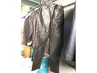 Partij lederen en kunstlederen jassen - afbeelding 5 van  10