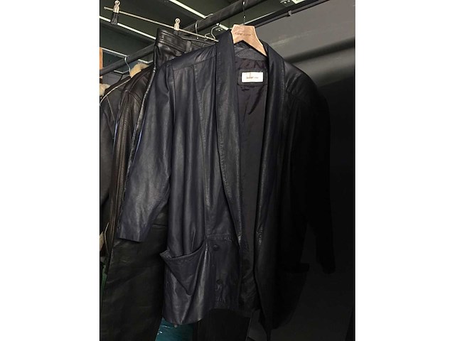Partij lederen en kunstlederen jassen - afbeelding 6 van  10