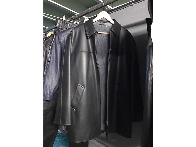 Partij lederen en kunstlederen jassen - afbeelding 7 van  10