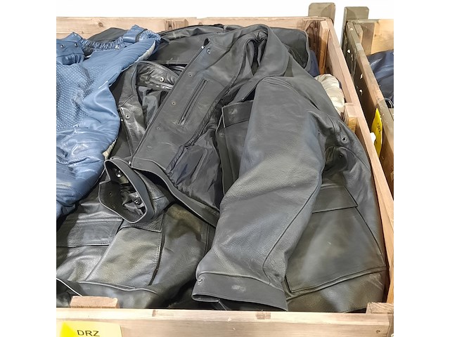 Partij lederen jassen en broeken - afbeelding 6 van  16