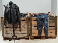 Partij lederen jassen en broeken - afbeelding 1 van  16