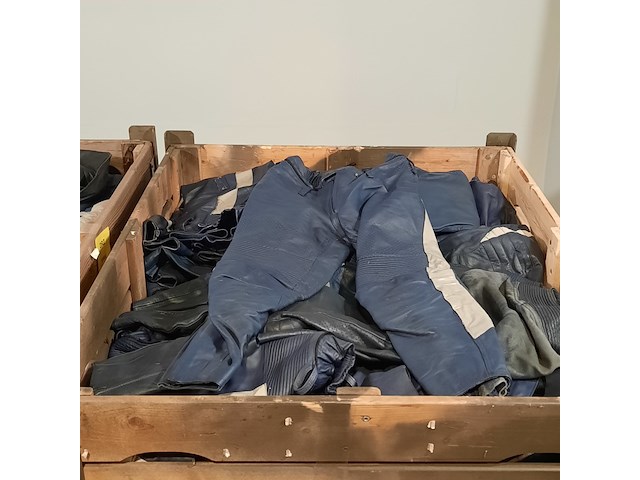 Partij lederen jassen en broeken - afbeelding 9 van  16