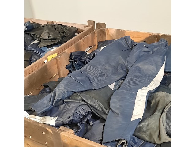 Partij lederen jassen en broeken - afbeelding 10 van  16