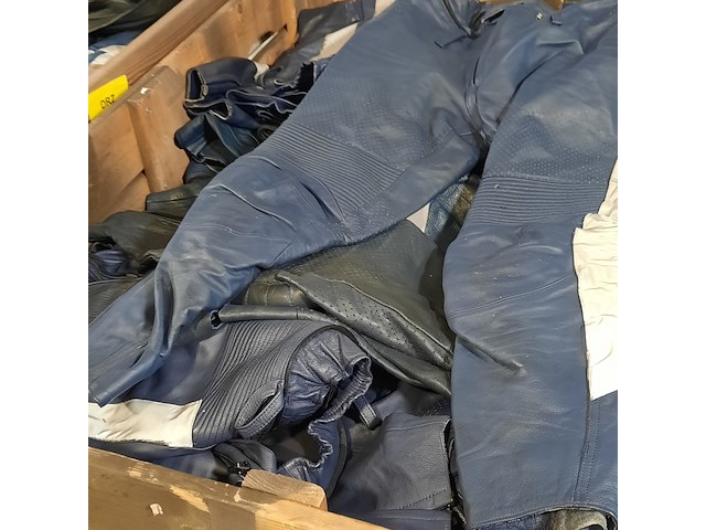 Partij lederen jassen en broeken - afbeelding 12 van  16