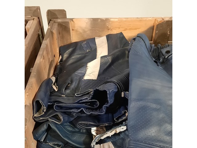 Partij lederen jassen en broeken - afbeelding 15 van  16