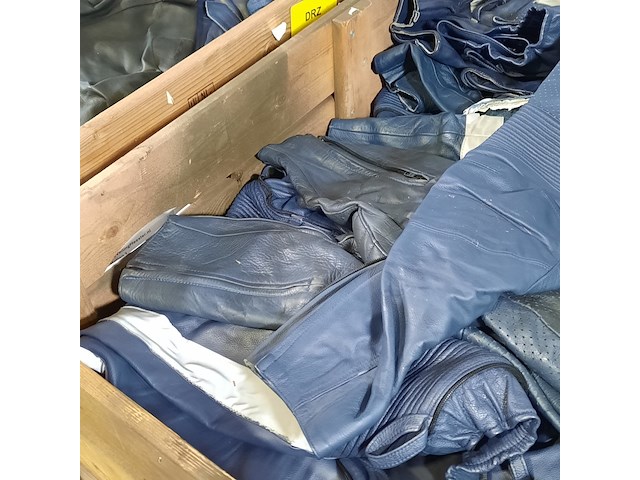 Partij lederen jassen en broeken - afbeelding 16 van  16