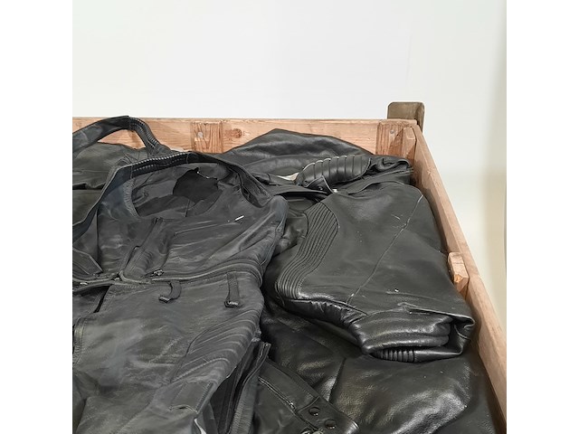 Partij lederen jassen en broeken - afbeelding 3 van  13