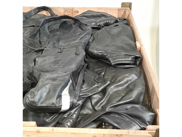 Partij lederen jassen en broeken - afbeelding 4 van  13