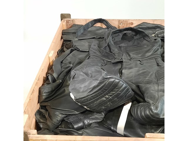 Partij lederen jassen en broeken - afbeelding 5 van  13