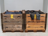 Partij lederen jassen en broeken