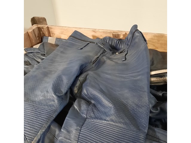 Partij lederen jassen en broeken - afbeelding 8 van  13