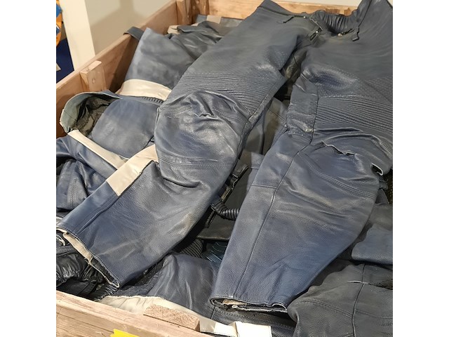 Partij lederen jassen en broeken - afbeelding 9 van  13
