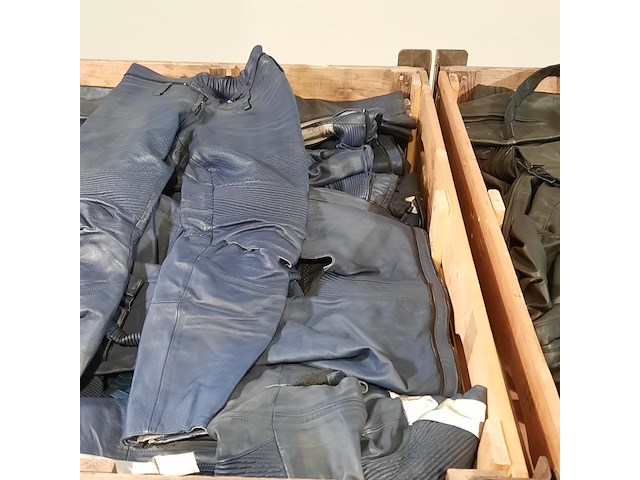 Partij lederen jassen en broeken - afbeelding 10 van  13