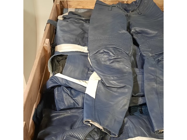 Partij lederen jassen en broeken - afbeelding 11 van  13