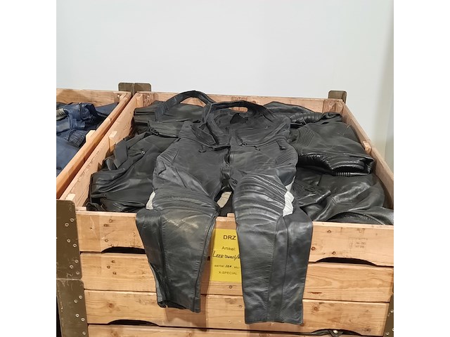 Partij lederen jassen en broeken - afbeelding 12 van  13
