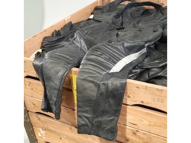 Partij lederen jassen en broeken - afbeelding 13 van  13