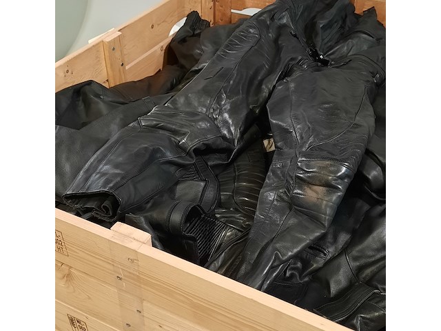 Partij lederen jassen en broeken - afbeelding 4 van  16