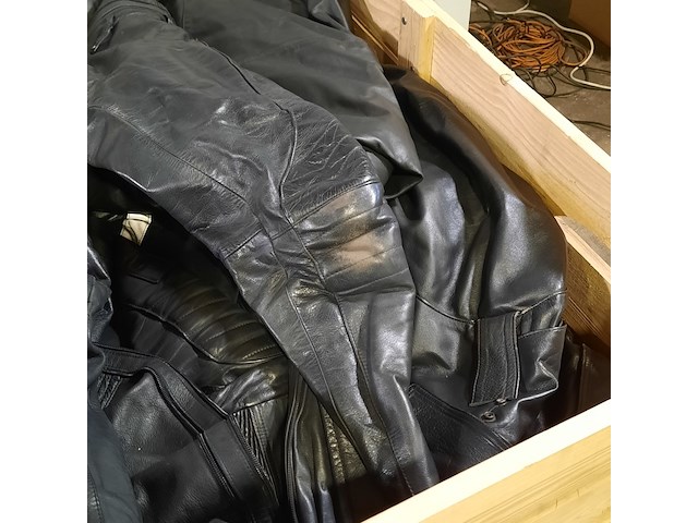 Partij lederen jassen en broeken - afbeelding 8 van  16