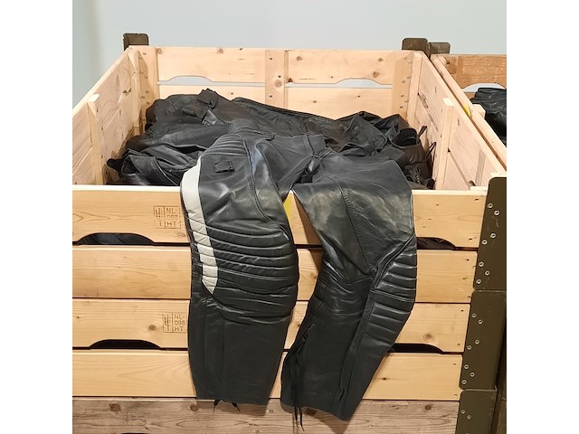 Partij lederen jassen en broeken - afbeelding 10 van  16