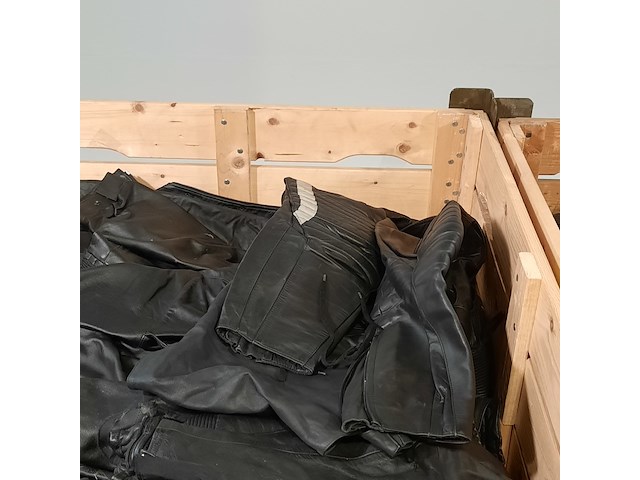 Partij lederen jassen en broeken - afbeelding 13 van  16