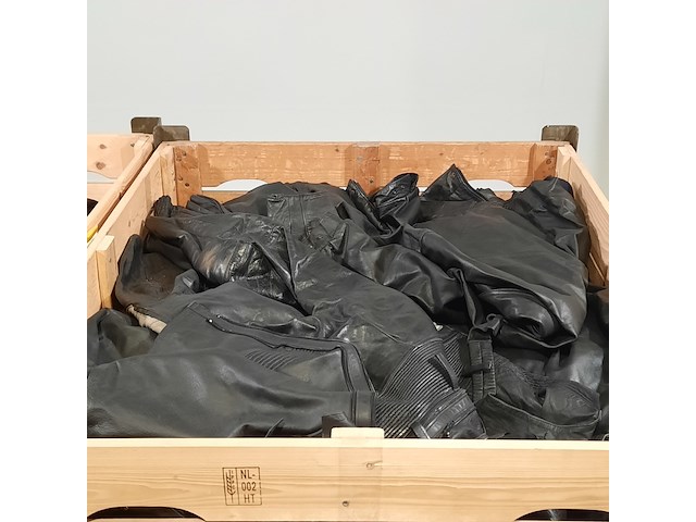 Partij lederen jassen en broeken - afbeelding 16 van  16