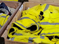 Partij lederen jassen (zonder mouwen) en kledingstukken - afbeelding 3 van  16