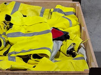 Partij lederen jassen (zonder mouwen) en kledingstukken - afbeelding 4 van  16