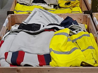 Partij lederen jassen (zonder mouwen) en kledingstukken - afbeelding 5 van  16