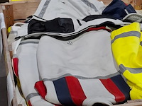Partij lederen jassen (zonder mouwen) en kledingstukken - afbeelding 6 van  16