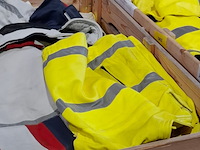 Partij lederen jassen (zonder mouwen) en kledingstukken - afbeelding 8 van  16