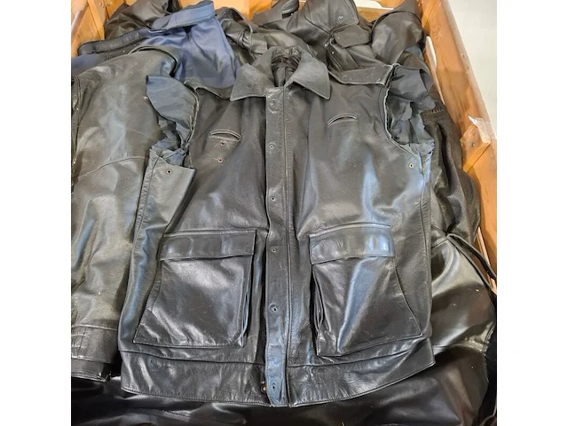 Partij lederen kleding (zonder mouwen ed) - afbeelding 3 van  9