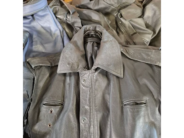 Partij lederen kleding (zonder mouwen ed) - afbeelding 4 van  9
