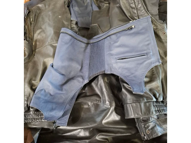 Partij lederen kleding (zonder mouwen ed) - afbeelding 6 van  9