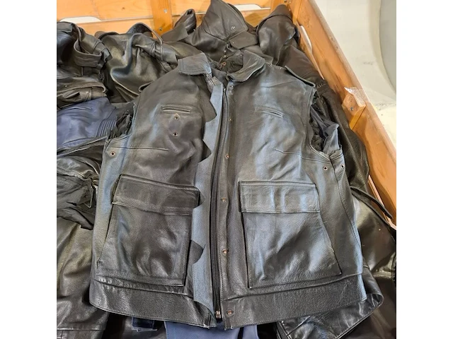 Partij lederen kleding (zonder mouwen ed) - afbeelding 7 van  9
