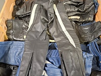 Partij lederen kleding - afbeelding 2 van  18