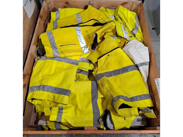 Partij lederen kleding - afbeelding 5 van  18