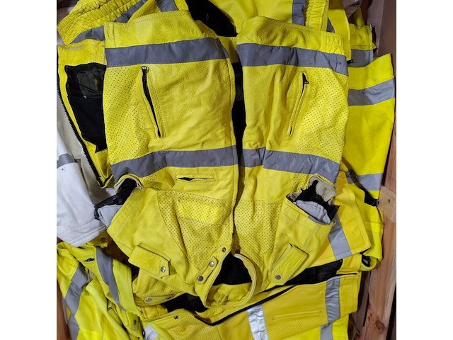 Partij lederen kleding - afbeelding 6 van  18