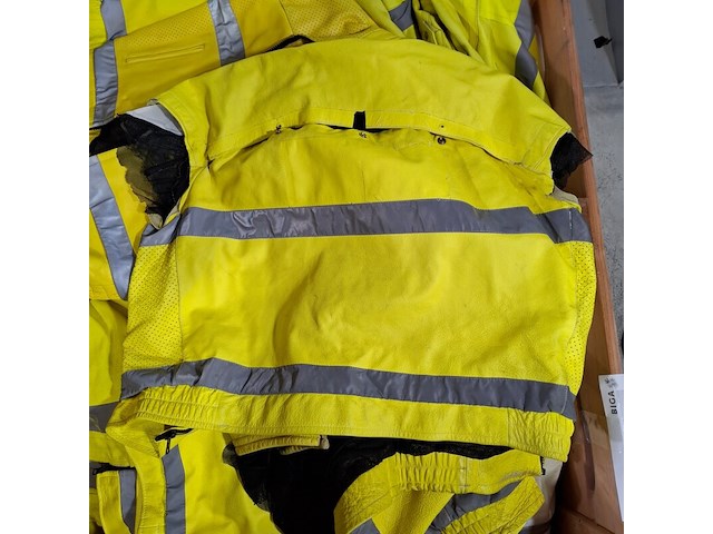 Partij lederen kleding - afbeelding 8 van  18