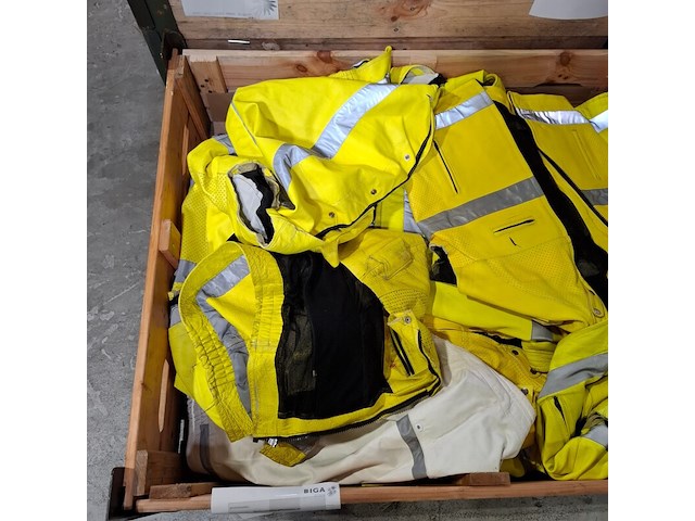 Partij lederen kleding - afbeelding 9 van  18