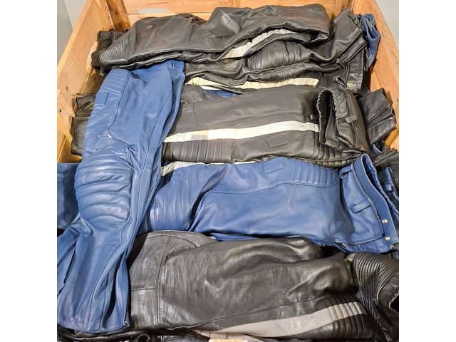 Partij lederen kleding - afbeelding 11 van  18