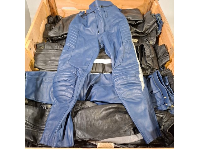 Partij lederen kleding - afbeelding 12 van  18